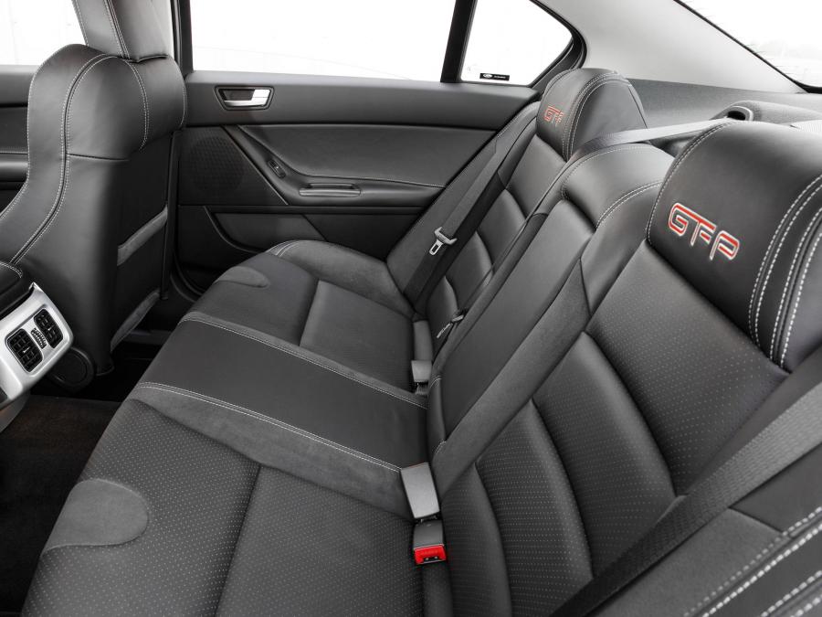 Интерьер FPV GT-P 2010 года  (фото 17 из 41)